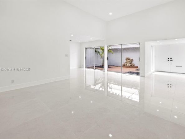 5000 Bayberry Ln, Tamarac FL 33319