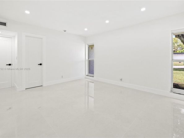 5000 Bayberry Ln, Tamarac FL 33319