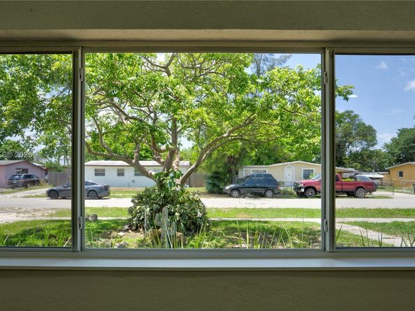 1516 NW 19th Ave, Fort Lauderdale FL 33311