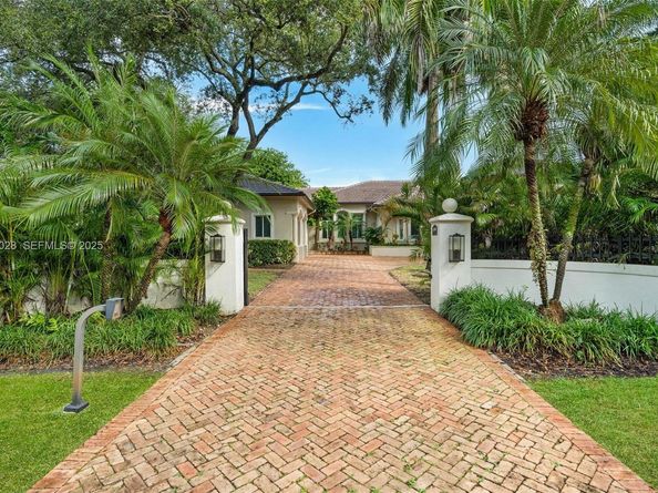 6890 SW 94th St, Pinecrest FL 33156