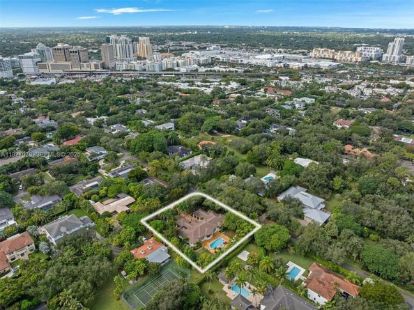 6890 SW 94th St, Pinecrest FL 33156