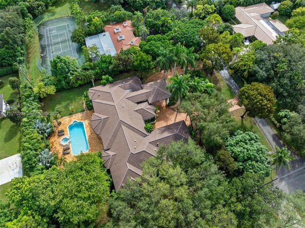 6890 SW 94th St, Pinecrest FL 33156