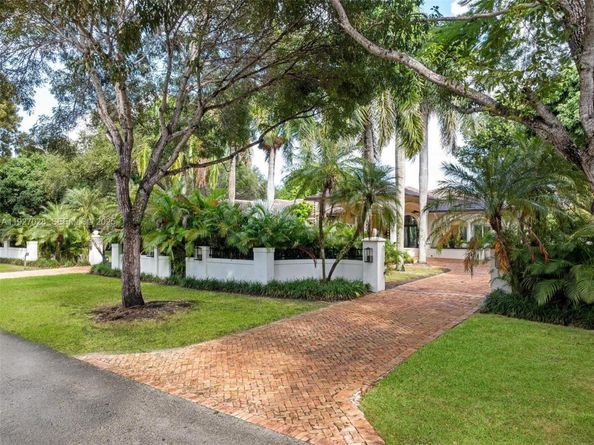 6890 SW 94th St, Pinecrest FL 33156