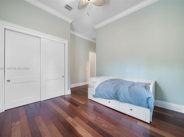 6890 SW 94th St, Pinecrest FL 33156