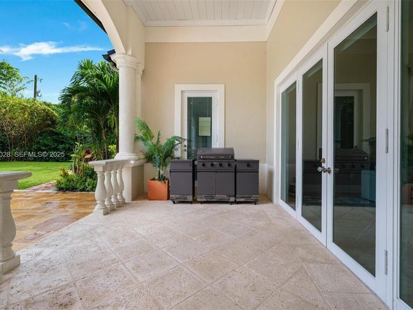 6890 SW 94th St, Pinecrest FL 33156