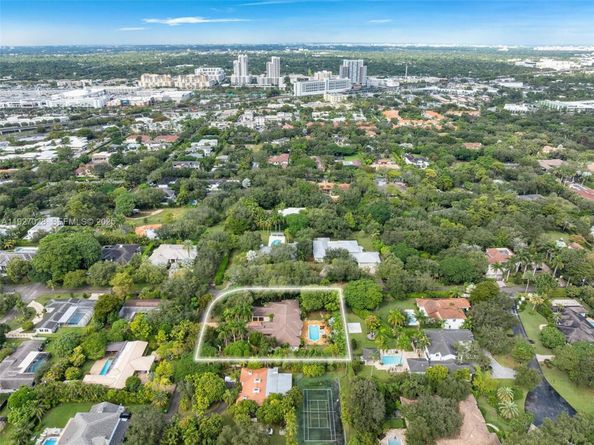 6890 SW 94th St, Pinecrest FL 33156