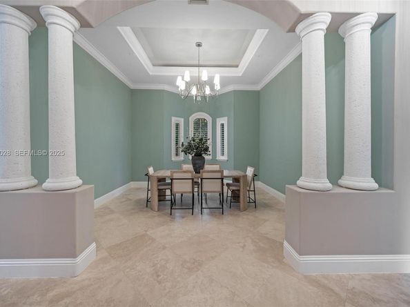 6890 SW 94th St, Pinecrest FL 33156