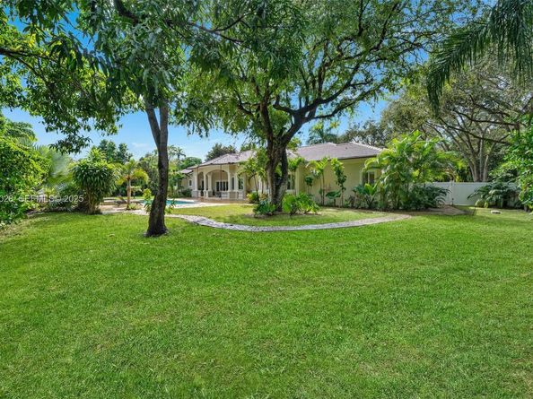 6890 SW 94th St, Pinecrest FL 33156