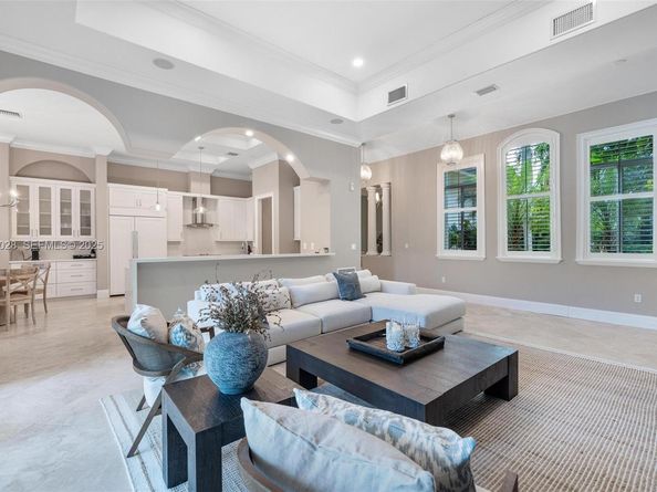 6890 SW 94th St, Pinecrest FL 33156