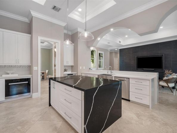 6890 SW 94th St, Pinecrest FL 33156