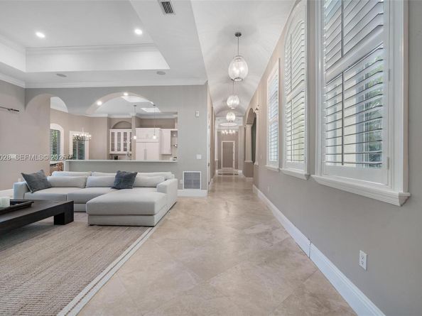 6890 SW 94th St, Pinecrest FL 33156