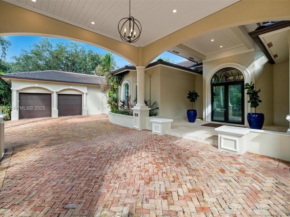 6890 SW 94th St, Pinecrest FL 33156