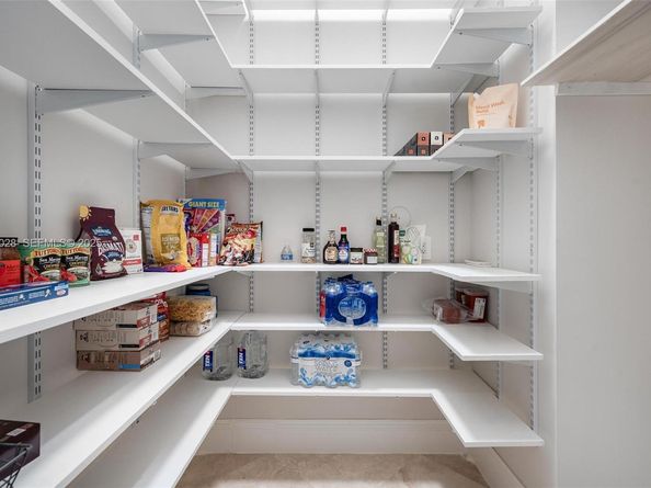 6890 SW 94th St, Pinecrest FL 33156