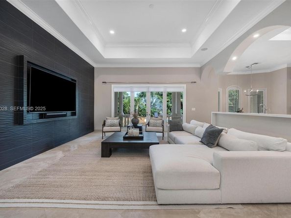 6890 SW 94th St, Pinecrest FL 33156