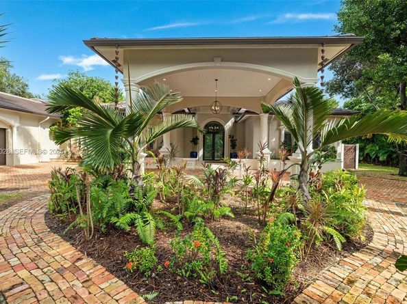 6890 SW 94th St, Pinecrest FL 33156