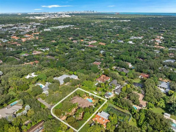 6890 SW 94th St, Pinecrest FL 33156