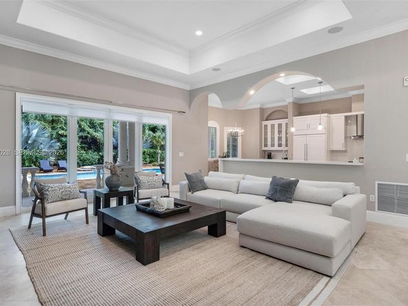 6890 SW 94th St, Pinecrest FL 33156