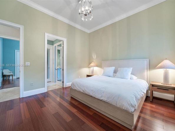 6890 SW 94th St, Pinecrest FL 33156