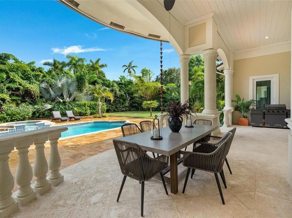 6890 SW 94th St, Pinecrest FL 33156