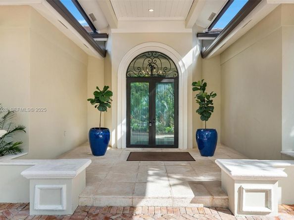 6890 SW 94th St, Pinecrest FL 33156