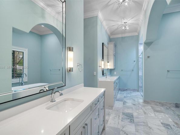 6890 SW 94th St, Pinecrest FL 33156