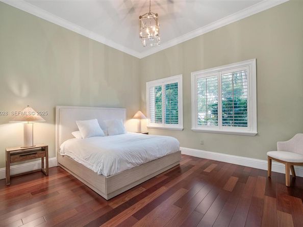 6890 SW 94th St, Pinecrest FL 33156