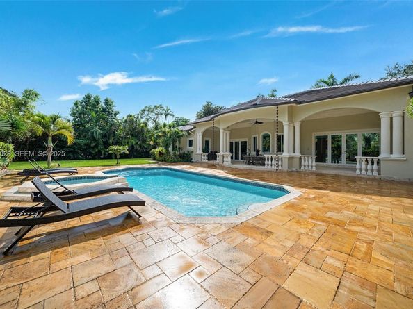 6890 SW 94th St, Pinecrest FL 33156