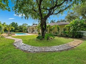 6890 SW 94th St, Pinecrest FL 33156