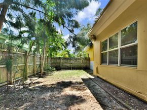 655 NE 122nd St, North Miami FL 33161
