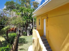 655 NE 122nd St, North Miami FL 33161