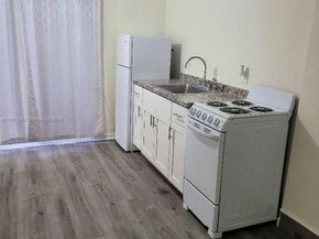 655 NE 122nd St, North Miami FL 33161