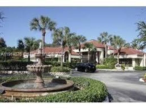 2445 SW 18th Ter 113, Fort Lauderdale FL 33315