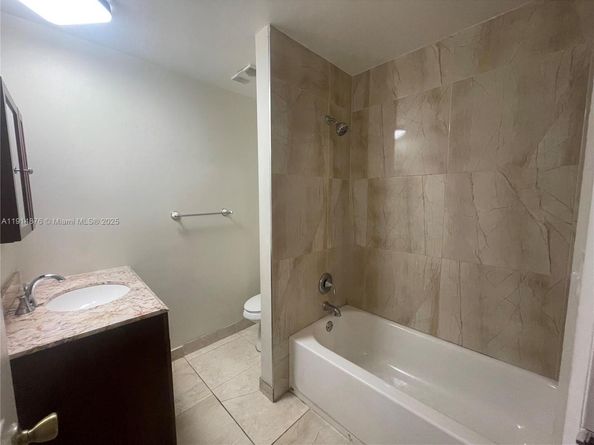 2445 SW 18th Ter 113, Fort Lauderdale FL 33315