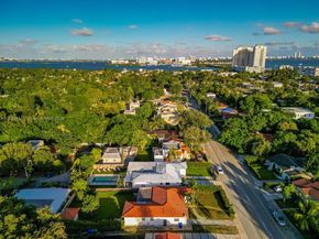 861 NE 82nd St, Miami FL 33138