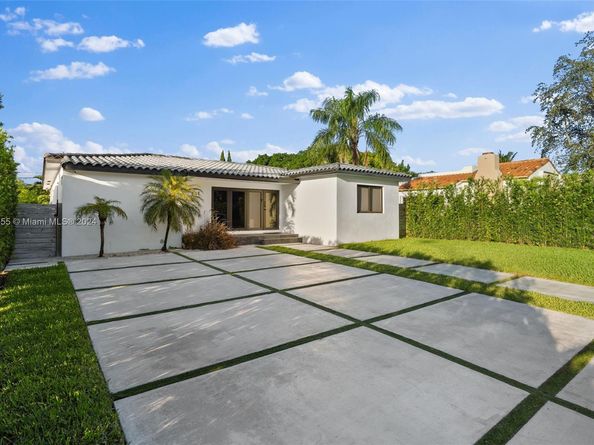 861 NE 82nd St, Miami FL 33138