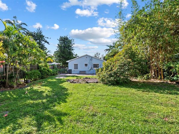 2243 Cleveland St, Hollywood FL 33020