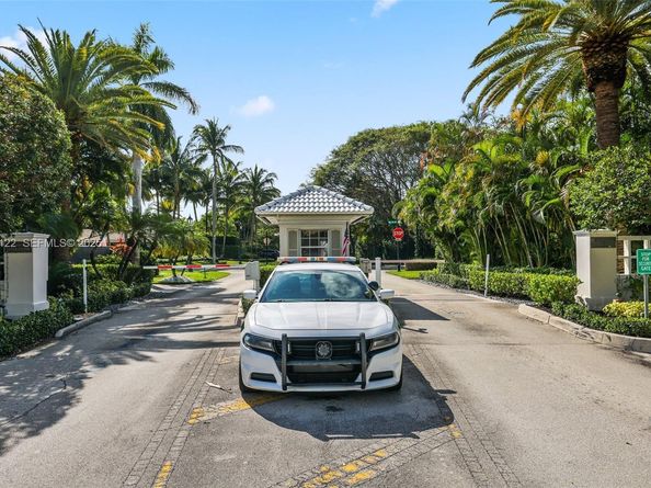 608 Middle River Dr, Fort Lauderdale FL 33304