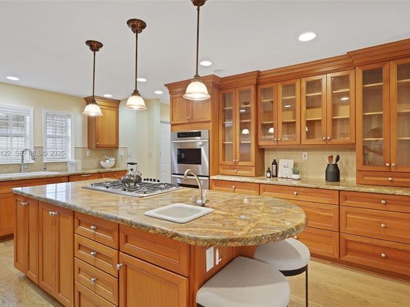 608 Middle River Dr, Fort Lauderdale FL 33304