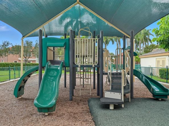 15462 NW 14th Ct, Pembroke Pines FL 33028