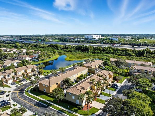 15462 NW 14th Ct, Pembroke Pines FL 33028