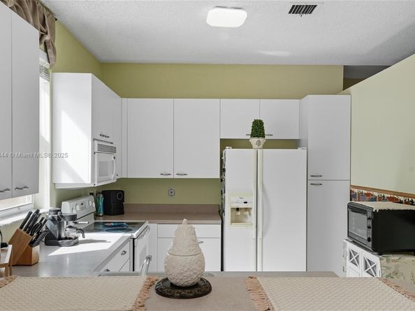 15462 NW 14th Ct, Pembroke Pines FL 33028