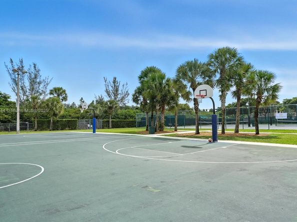15462 NW 14th Ct, Pembroke Pines FL 33028