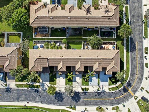 15462 NW 14th Ct, Pembroke Pines FL 33028