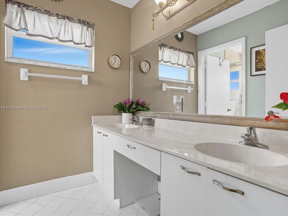 15462 NW 14th Ct, Pembroke Pines FL 33028