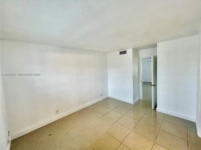 241 SE 9th Ave 207, Pompano Beach FL 33060