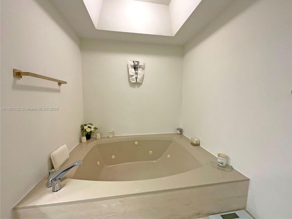 20191 E Country Club Dr 1903, Aventura FL 33180