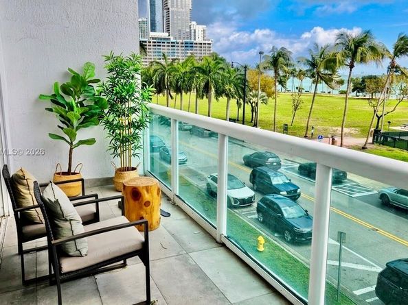 1800 N Bayshore Dr 303, Miami FL 33132