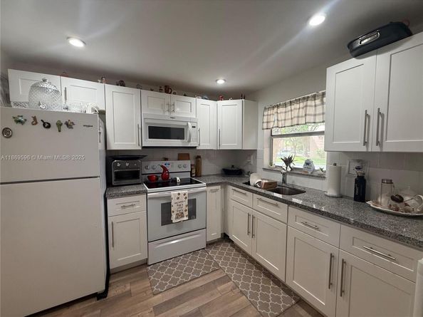 9581 Sunrise Lakes Blvd 101, Sunrise FL 33322