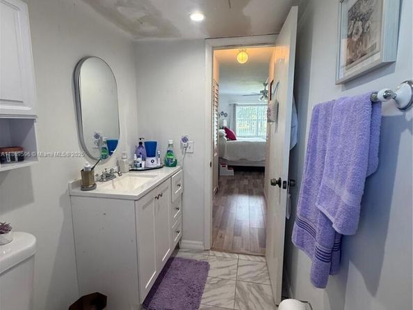 9581 Sunrise Lakes Blvd 101, Sunrise FL 33322