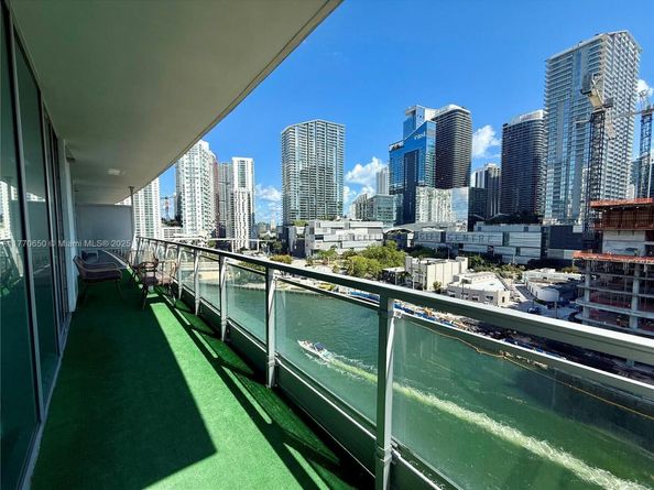 92 SW 3rd St 1104, Miami FL 33130